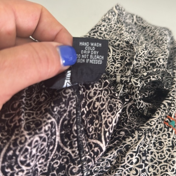 Angie Black and White Print Embroidered Mini Dress. Sz Large - Picture 7 of 7